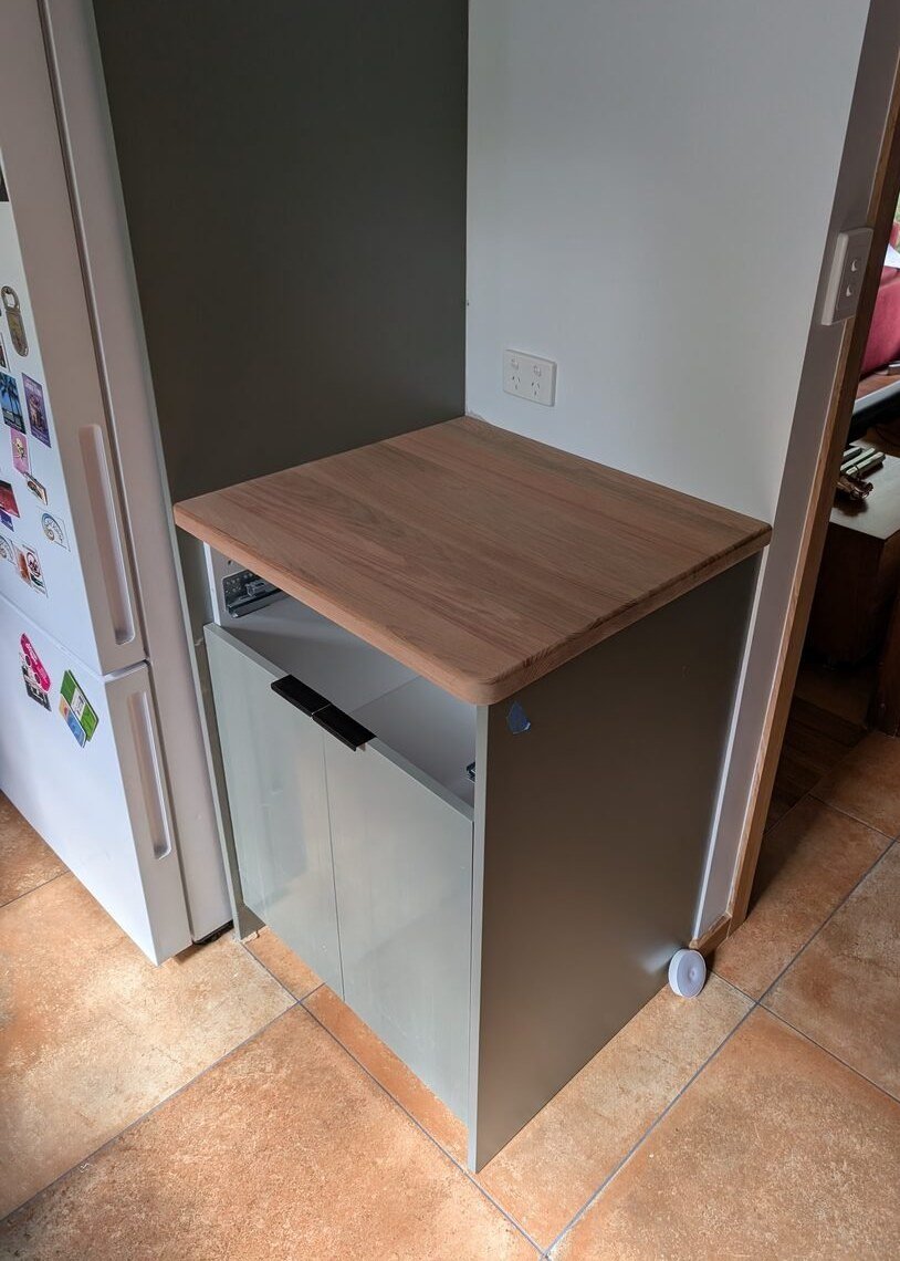 Blackwood kitchen island benchtop with natural timber grain in Yarra Valley home